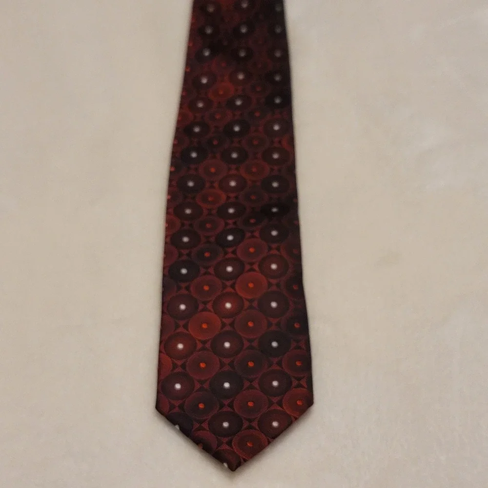 Van Heusen Necktie Mens OS Burgundy Red Geometric Circle‎ Pattern Polyester